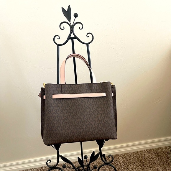 COACH Satchel/ with additional shoulder strap! Signature patterns/pink - Picture 2 of 3